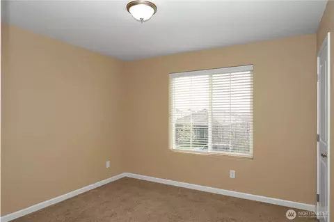 Bedroom - 329 Ericksen Ln N, Enumclaw, WA 98022 photo 4 of 5