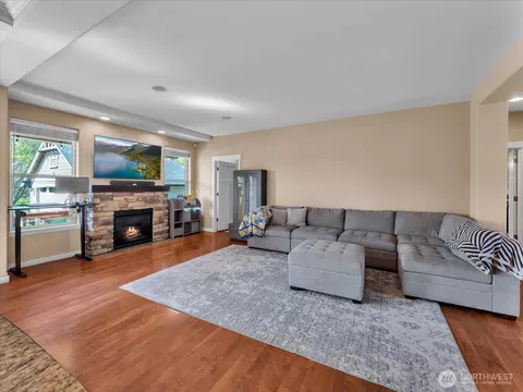 Living - 5912 164th Avenue Ct E, Sumner, WA 98390 photo 2 of 4