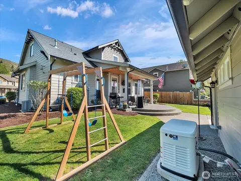 Exterior - 5912 164th Avenue Ct E, Sumner, WA 98390 photo 5 of 7