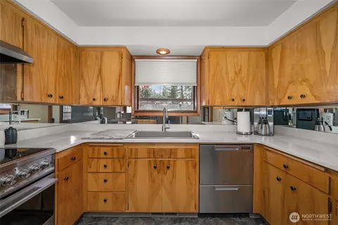 1210 E Greenleaf Dr, Spokane, WA 99208 photo 8