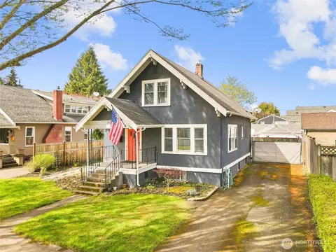 205 7th Ave NW, Puyallup, WA 98371