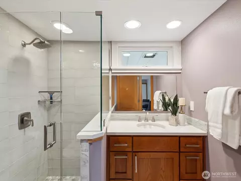 Bath - 601 Colby Ave, Everett, WA 98201 photo 2 of 4