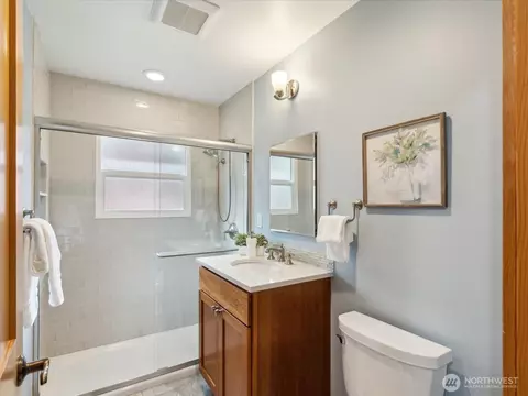 Bath - 601 Colby Ave, Everett, WA 98201 photo 3 of 4
