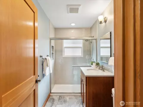 Bath - 601 Colby Ave, Everett, WA 98201 photo 4 of 4