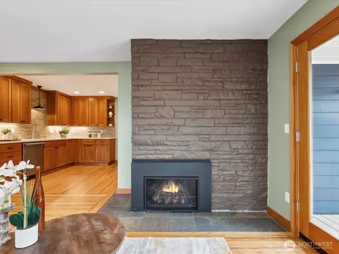 Living - 601 Colby Ave, Everett, WA 98201 photo 7 of 7