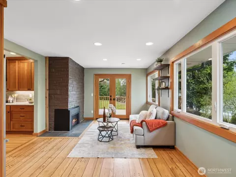 Living - 601 Colby Ave, Everett, WA 98201 photo 4 of 7