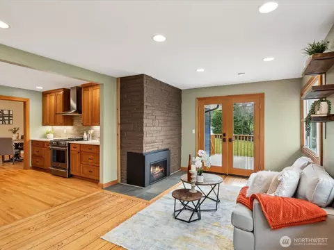 Living - 601 Colby Ave, Everett, WA 98201 photo 5 of 7