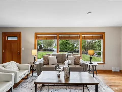 Living - 601 Colby Ave, Everett, WA 98201 photo 1 of 7