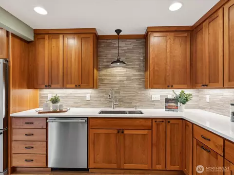 Kitchen - 601 Colby Ave, Everett, WA 98201 photo 5 of 5