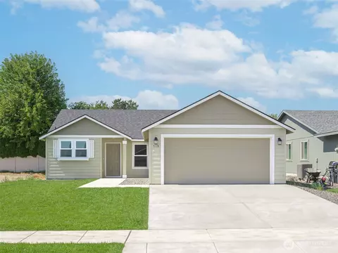 310 Saratoga Way, Moses Lake, WA 98837
