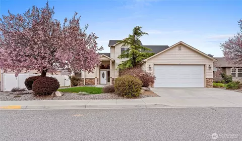 1330 Boulder Loop, East Wenatchee, WA 98802