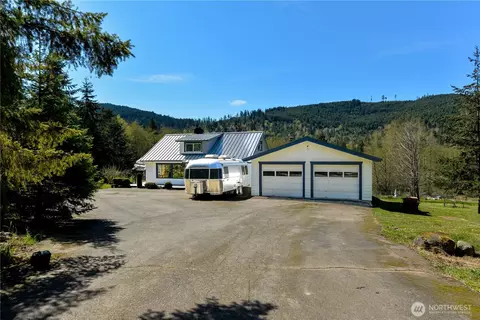 2332 Black Diamond Rd, Port Angeles, WA 98363
