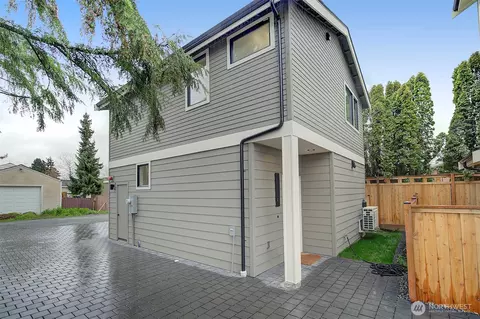 10214 40th Ave SW, Seattle, WA 98146