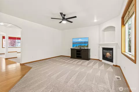 Living - 20409 197th Ave E, Orting, WA 98360 photo 5 of 6