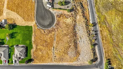 7958 NE Blue Jay Dr, Moses Lake, WA 98837