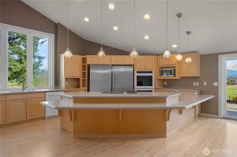 Kitchen - 41818 222nd Ave SE, Enumclaw, WA 98022 photo 1 of 5