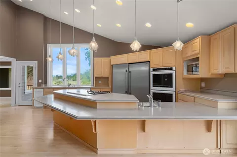 Kitchen - 41818 222nd Ave SE, Enumclaw, WA 98022 photo 2 of 5