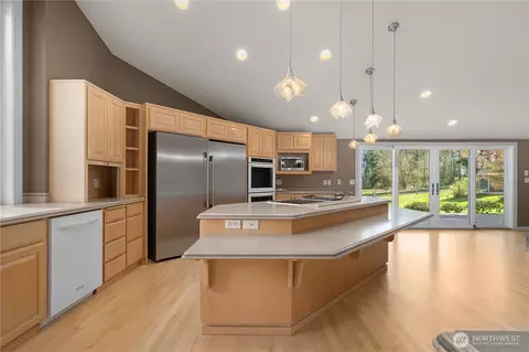 Kitchen - 41818 222nd Ave SE, Enumclaw, WA 98022 photo 4 of 5