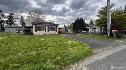 215 Cowlitz Dr, Kelso, WA 98626