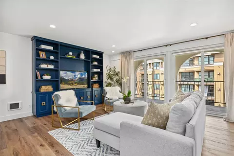 10129 Main St #405, Bellevue, WA 98004