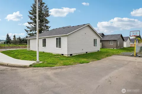 Exterior - 2007 Apple Rd, Winlock, WA 98596 photo 3 of 7