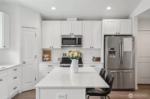 Kitchen - 2007 Apple Rd, Winlock, WA 98596 photo 2 of 7