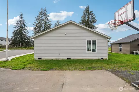 Exterior - 2007 Apple Rd, Winlock, WA 98596 photo 4 of 7