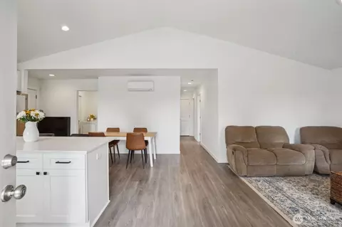 Entry Way - 2007 Apple Rd, Winlock, WA 98596 photo 1 of 1