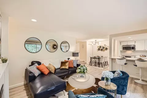 4727 W Lake Sammamish Pkwy SE #B202, Issaquah, WA 98027