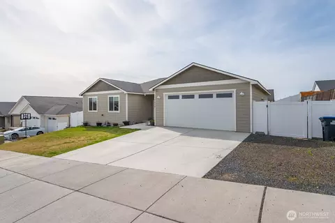 1329 W Bonneville St, Moses Lake, WA 98837