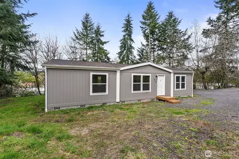 919 1st St, Winlock, WA 98596