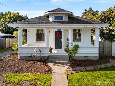 1020 E Fairhaven Ave, Burlington, WA 98233