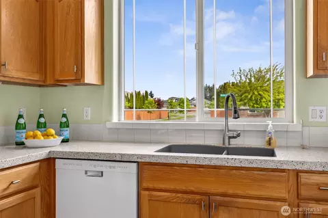 8237 Bainbridge Loop NE, Lacey, WA 98516 photo 4