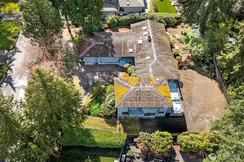 2233 77th Ave NE, Medina, WA 98039