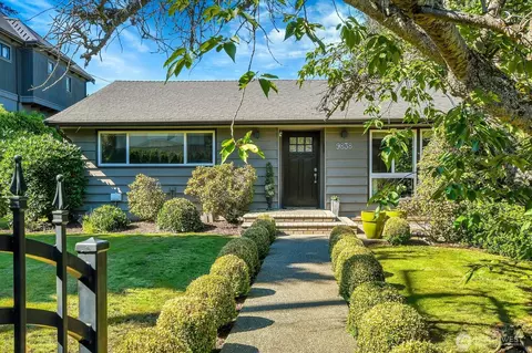 9838 NE 14th St, Bellevue, WA 98004