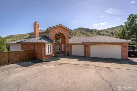 2035 Apt 2 Canyon Rd, Wenatchee, WA 98801