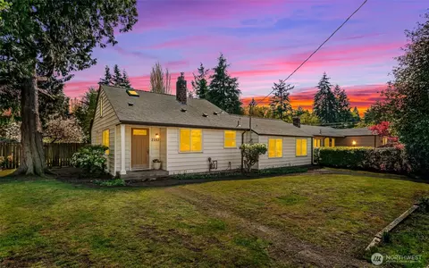 2253 NE 130th St, Seattle, WA 98125