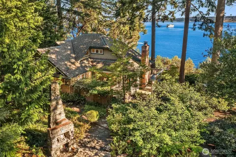 14101 SW Pohl Rd #1, Vashon, WA 98070