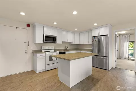 11008 NE 68th St #721, Kirkland, WA 98033