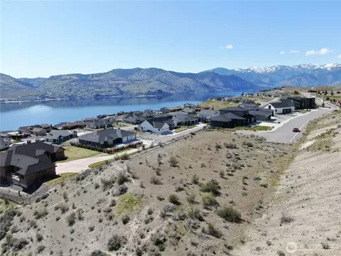 116 Sky Harbor Dr, Chelan, WA 98816