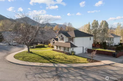 1222 Gossman Ln, Wenatchee, WA 98801