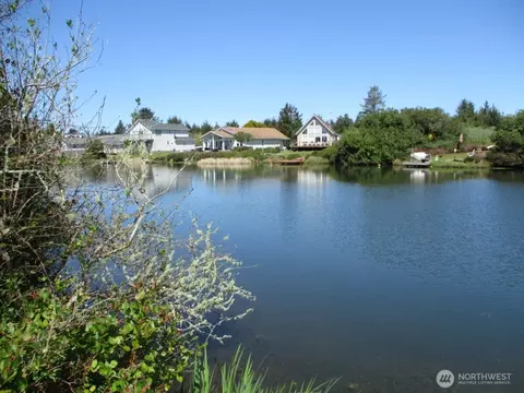 160 Marine View Dr SW, Ocean Shores, WA 98550