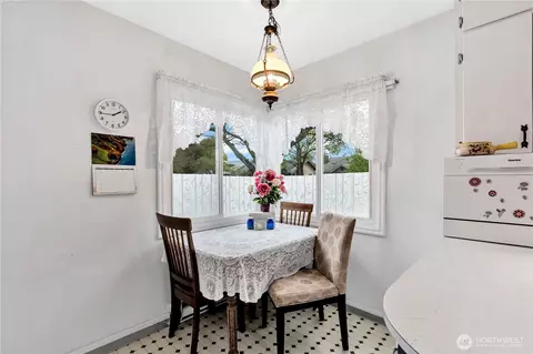 Dining - 457 25th, Longview, WA 98632 photo 1 of 1