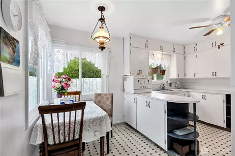 Kitchen - 457 25th, Longview, WA 98632 photo 4 of 4