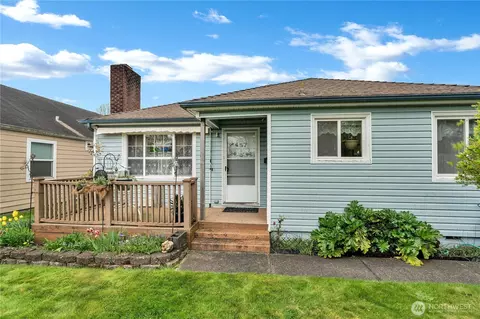 Exterior - 457 25th, Longview, WA 98632 photo 2 of 4