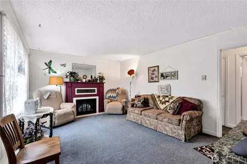 Living - 457 25th, Longview, WA 98632 photo 1 of 1