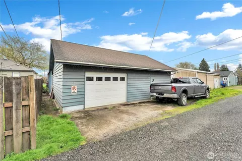 Exterior - 457 25th, Longview, WA 98632 photo 4 of 4