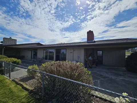1301 S Third Ave, Sequim, WA 98382