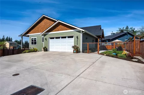 5024 Eagle Ridge Dr, Freeland, WA 98249