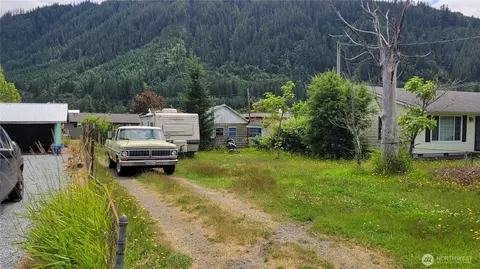 136 Collar Ave, Morton, WA 98356